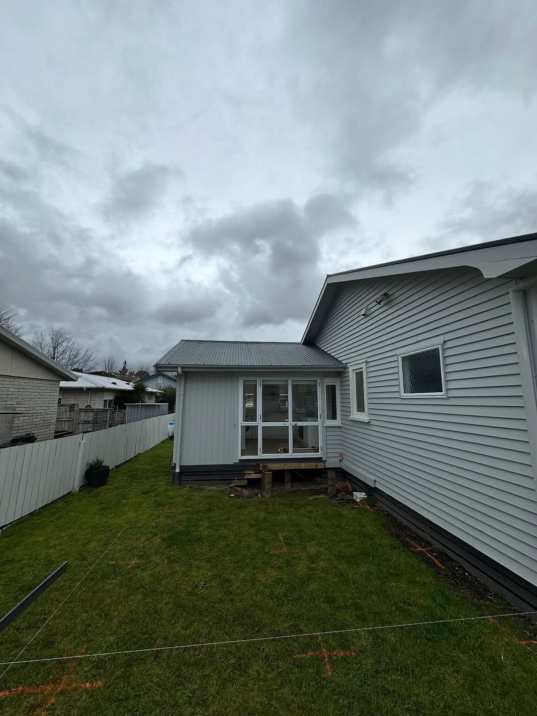 Summer-ready deck in Hamilton