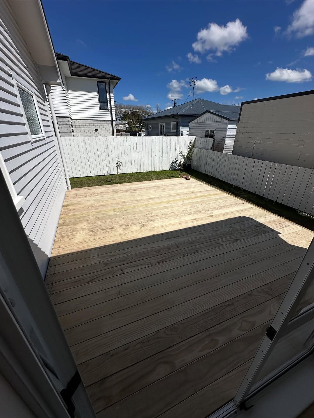 Summer-ready deck in Hamilton — image 4